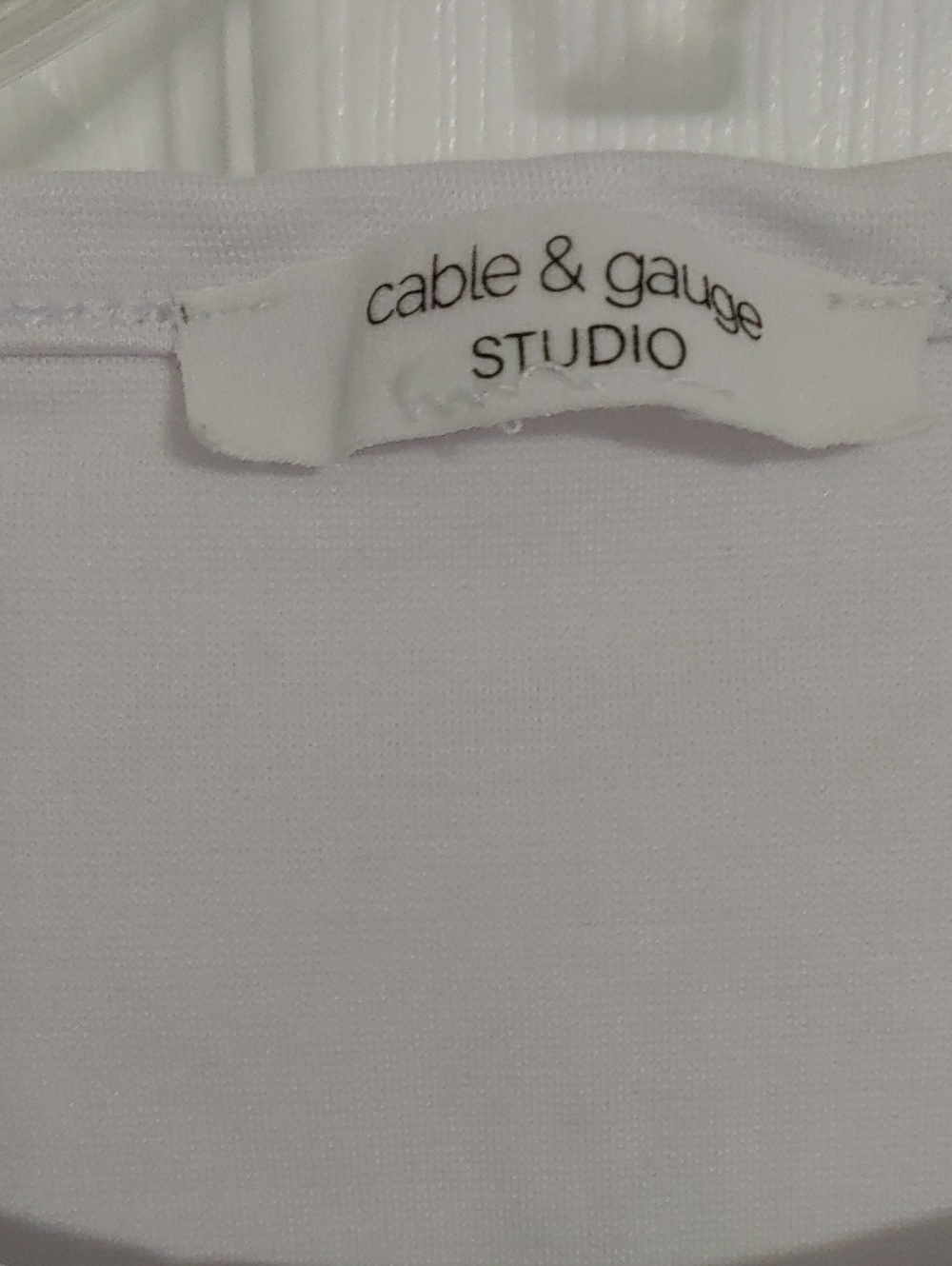 Cable & Gauge Short Sleeve Crewneck Tee in White Women's Size Medium - Picture 2 of 5